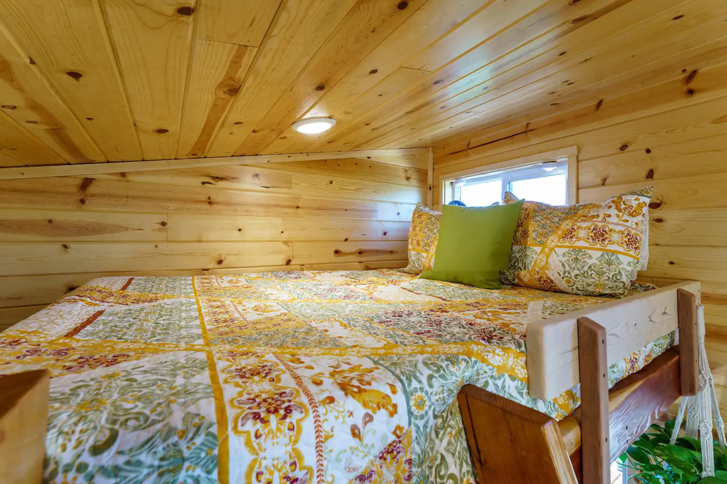 Queen bed in loft (*must be able to climb ladder comfortably)