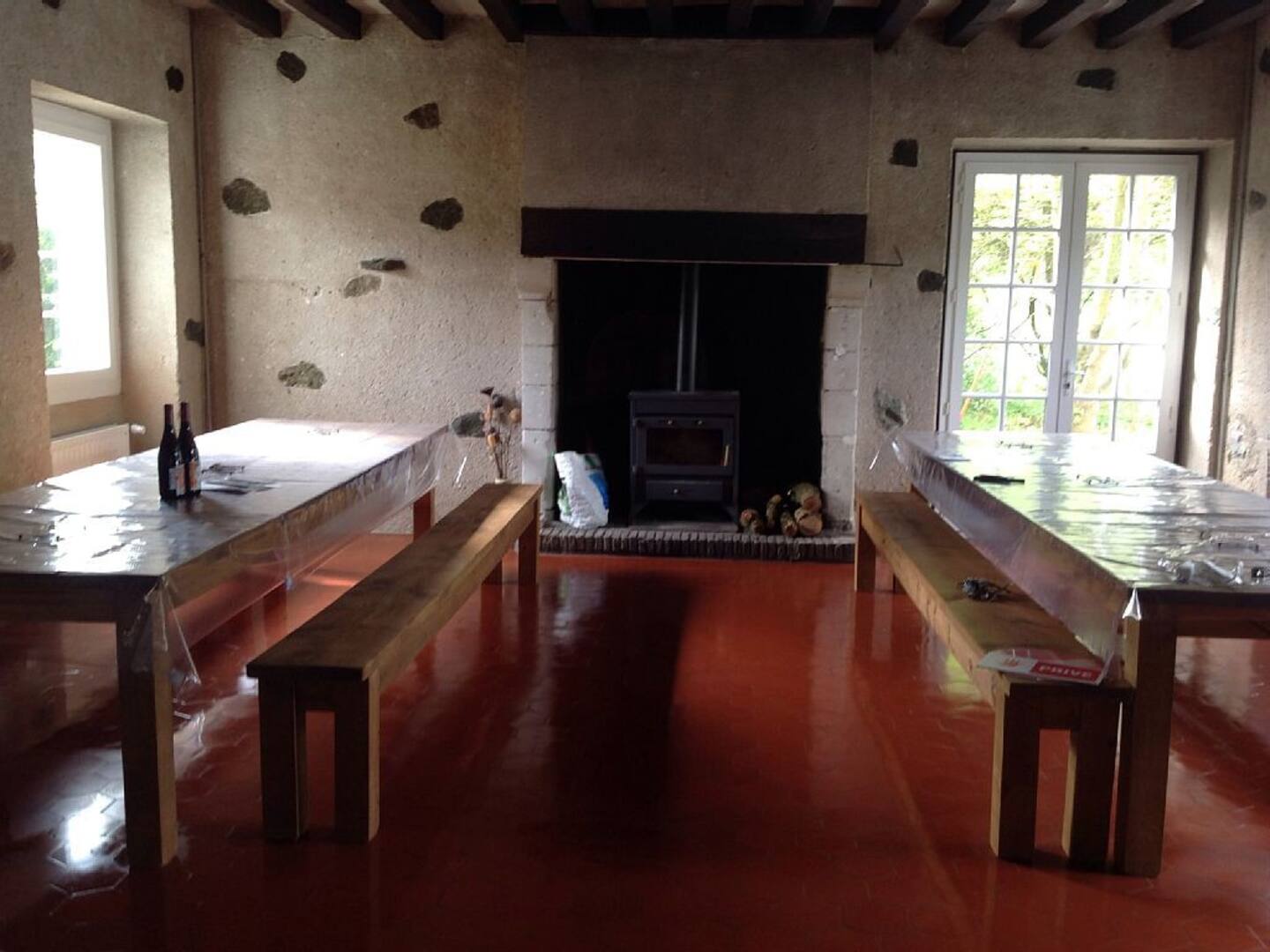 Large room accommodating large group