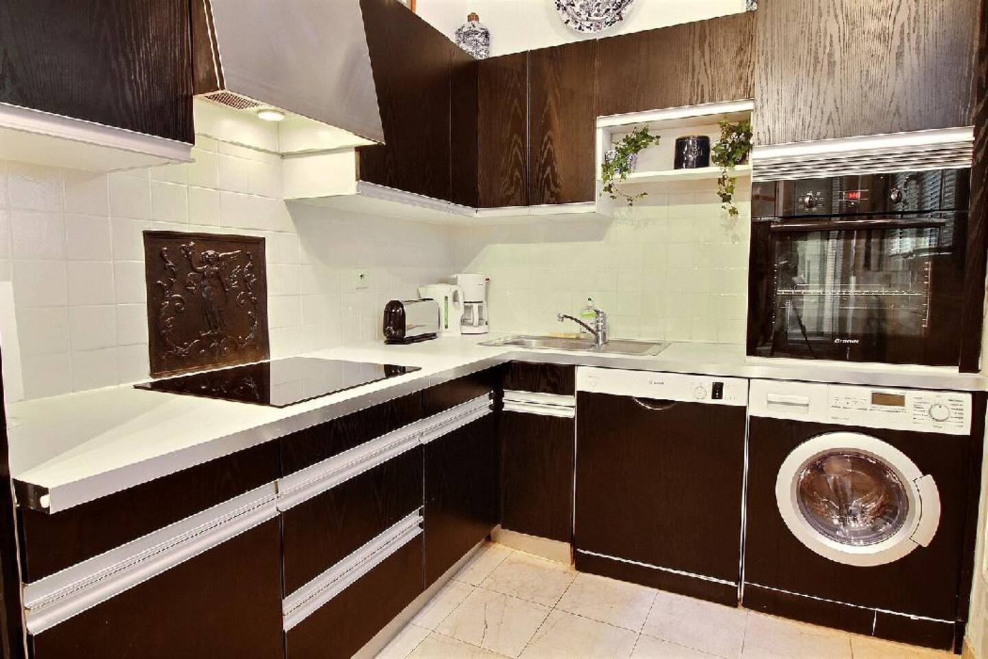 At the end of the corridor you will find the fitted kitchen